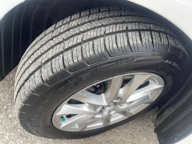 2014 Mazda Mazda3 4dr Sdn Auto GS-SKY Sunroof 2 Sets of Tires an - Photo 29