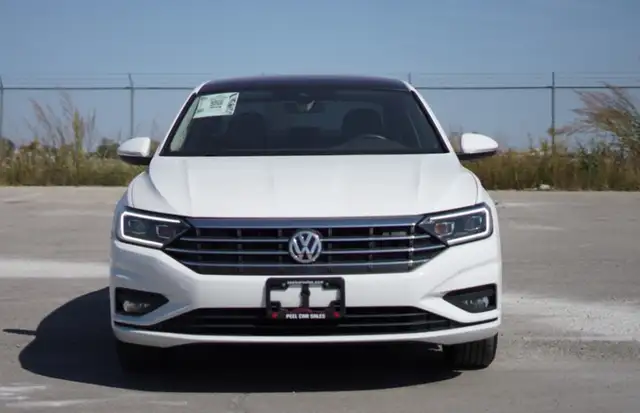 2019 Volkswagen Jetta Execline, Ambient Light, Heated & Vented S - Photo 2