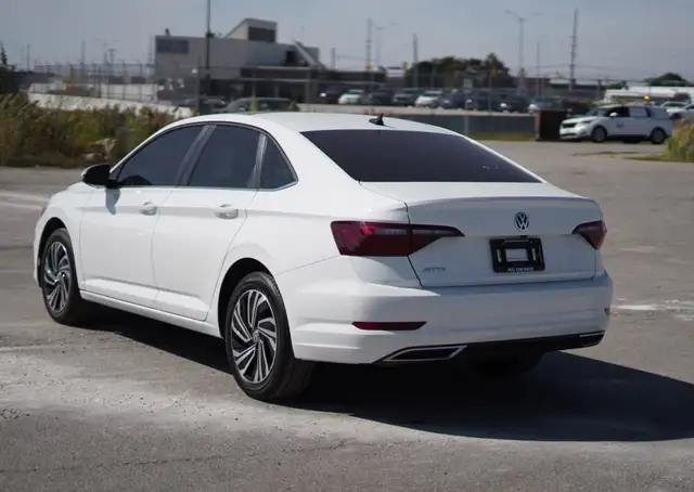 2019 Volkswagen Jetta Execline, Ambient Light, Heated & Vented S - Photo 4