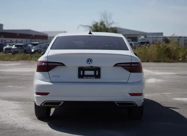 2019 Volkswagen Jetta Execline, Ambient Light, Heated & Vented S - Photo 5