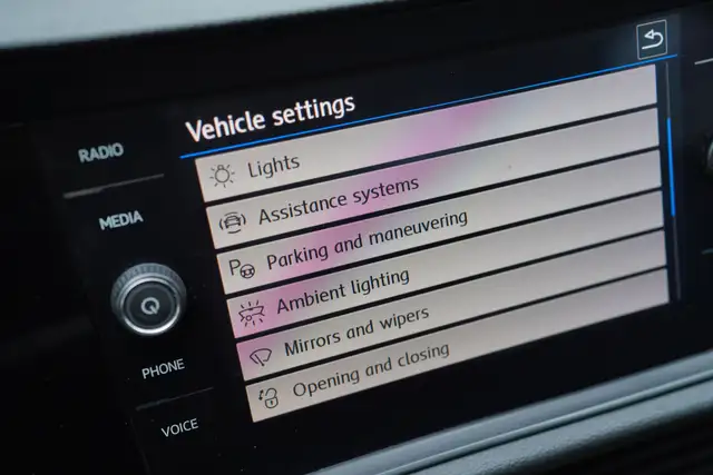 2019 Volkswagen Jetta Execline, Ambient Light, Heated & Vented S - Photo 13