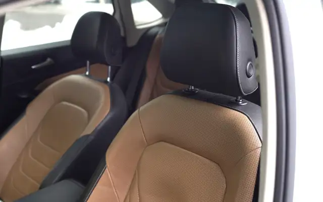 2019 Volkswagen Jetta Execline, Ambient Light, Heated & Vented S - Photo 16