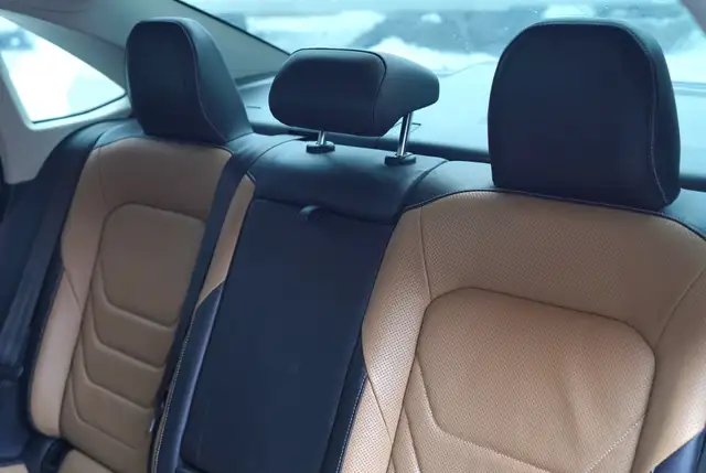 2019 Volkswagen Jetta Execline, Ambient Light, Heated & Vented S - Photo 17