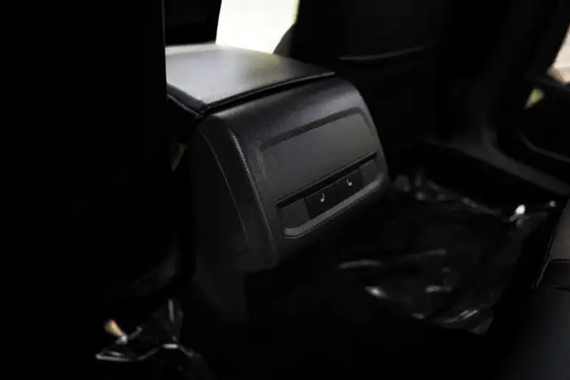 2019 Volkswagen Jetta Execline, Ambient Light, Heated & Vented S - Photo 19