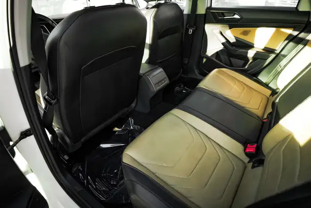 2019 Volkswagen Jetta Execline, Ambient Light, Heated & Vented S - Photo 20