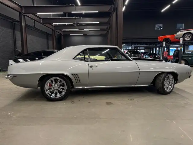 1969 Chevrolet Camaro Z/28 | LS3 | 6-Speed Manual | Ride - Photo 2