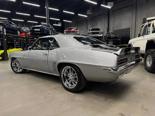 1969 Chevrolet Camaro Z/28 | LS3 | 6-Speed Manual | Ride - Photo 3