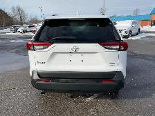 2024 Toyota RAV4 XLE - Photo 4