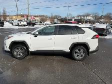 2024 Toyota RAV4 XLE - Photo 6