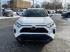2024 Toyota RAV4 XLE - Photo 8