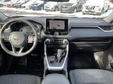 2024 Toyota RAV4 XLE - Photo 17