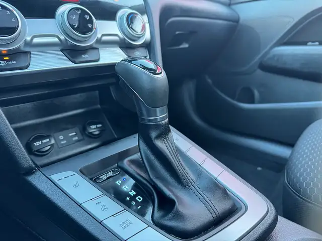 2020 Hyundai Elantra Limited - Photo 13