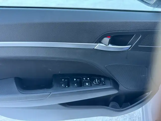 2020 Hyundai Elantra Limited - Photo 14