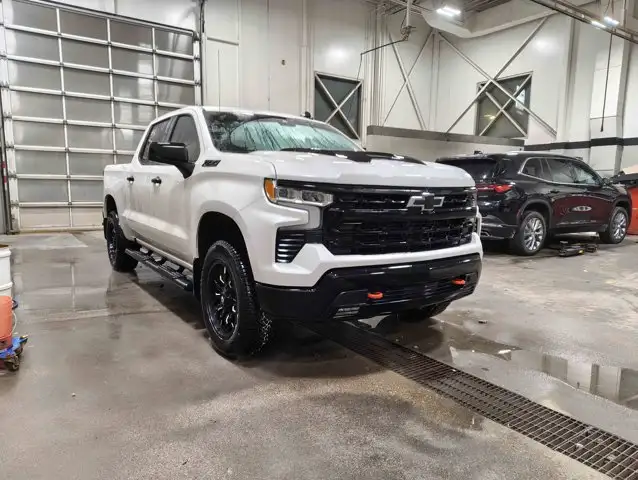 2024 Chevrolet Silverado 1500 2LT Trail Boss 3.0L Z71 - Photo 3