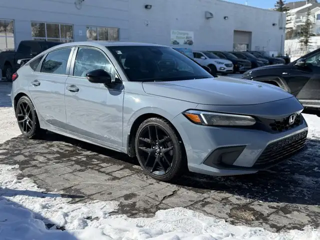 2023 Honda Civic Hatchback Sport Touring | No Accidents - Photo 3