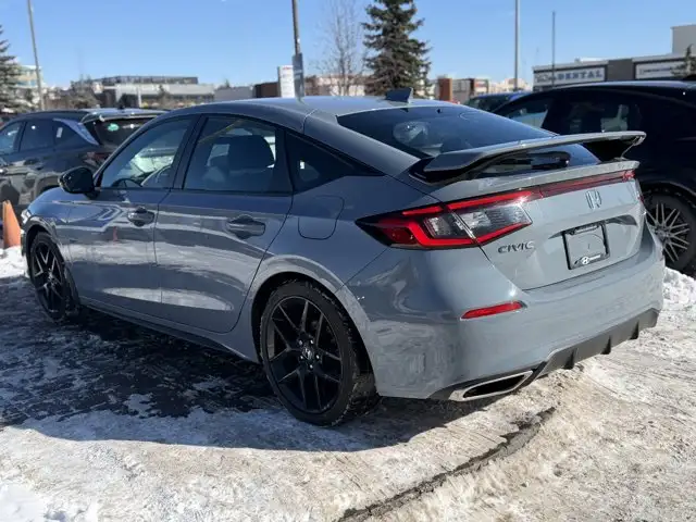 2023 Honda Civic Hatchback Sport Touring | No Accidents - Photo 7