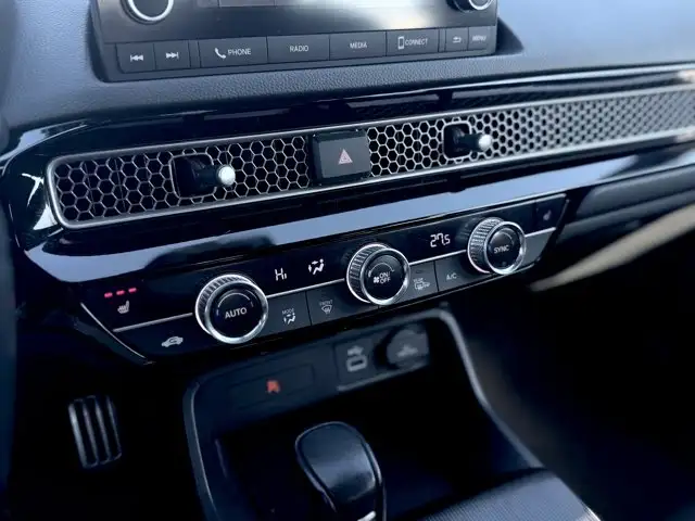 2023 Honda Civic Hatchback Sport Touring | No Accidents - Photo 17