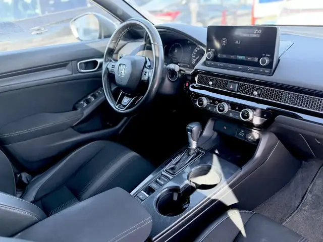 2023 Honda Civic Hatchback Sport Touring | No Accidents - Photo 19