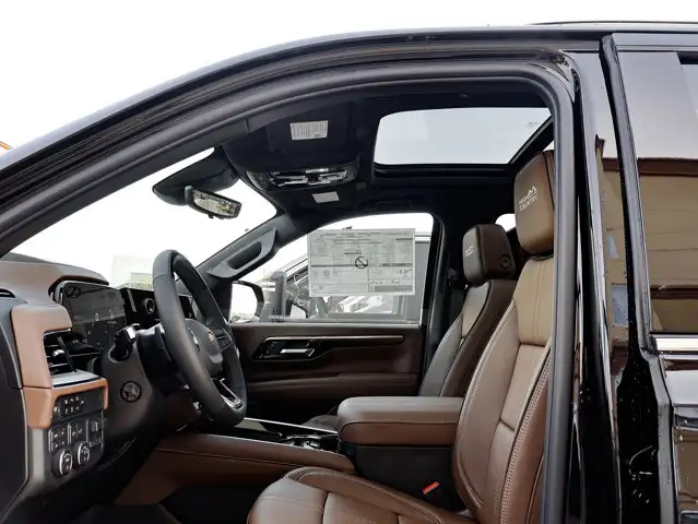 2026 Chevrolet Suburban High Country - Photo 16