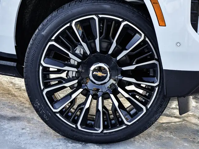 2026 Chevrolet Suburban High Country - Photo 6