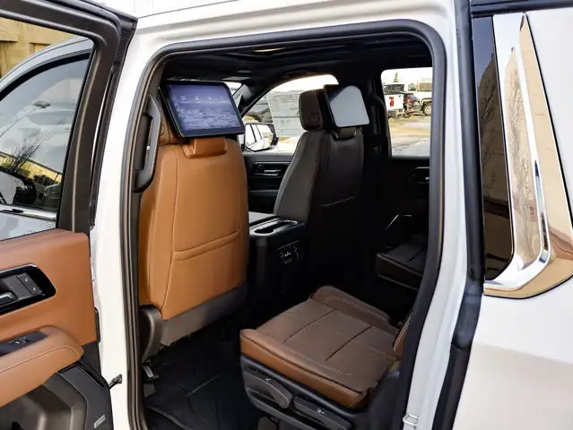 2026 Chevrolet Suburban High Country - Photo 31