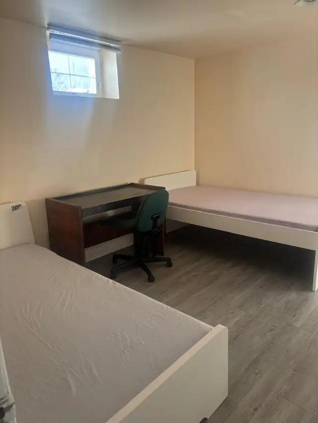 ROOM FOR RENT NEAR CENTENNIAL COLLEGE - Photo 3