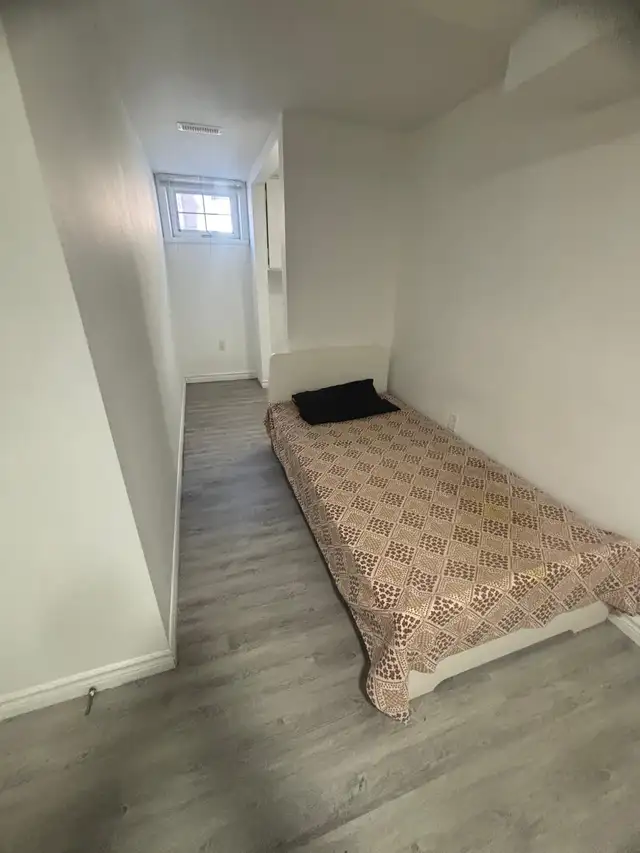 ROOM FOR RENT NEAR CENTENNIAL COLLEGE - Photo 6