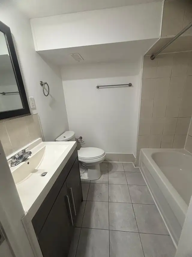 ROOM FOR RENT NEAR CENTENNIAL COLLEGE - Photo 8