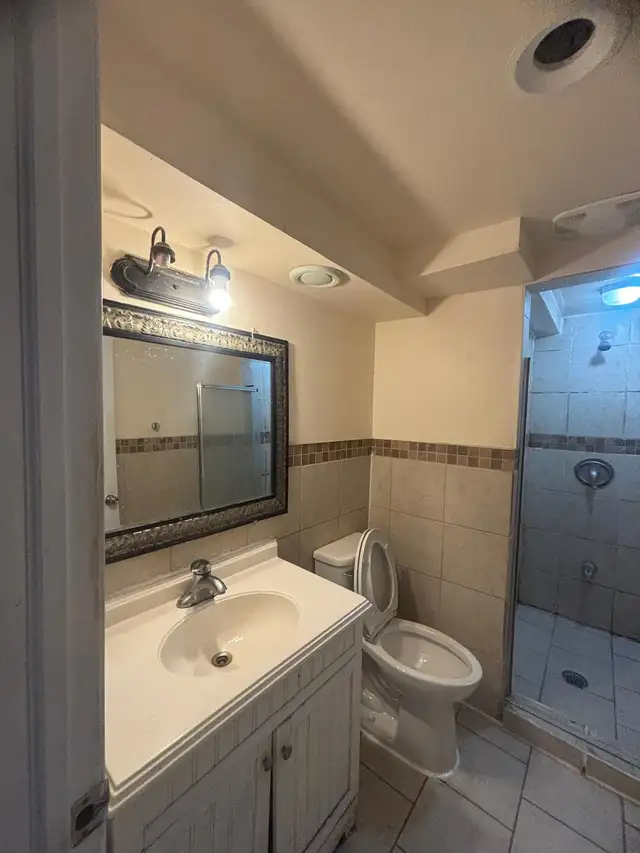 ROOM FOR RENT NEAR CENTENNIAL COLLEGE - Photo 9