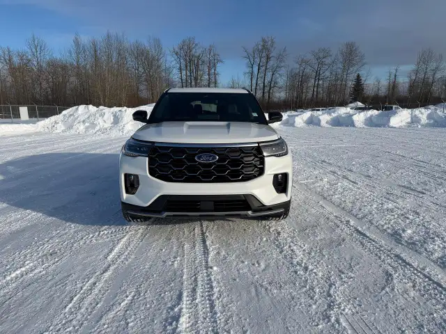 2026 Ford Explorer Platinum - Photo 2