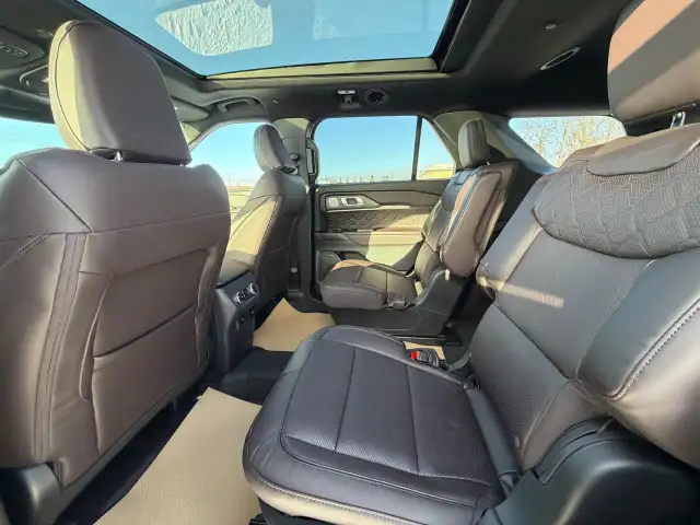 2026 Ford Explorer Platinum - Photo 9