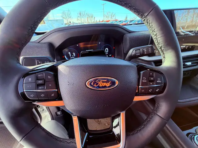 2026 Ford Explorer Platinum - Photo 13