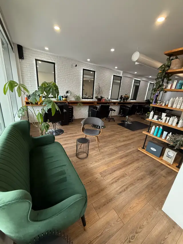 SALON CHAIR RENTAL - Photo 6