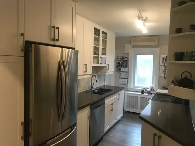 Gorgeous 2 Bed 1.5 Bath Upstairs Apartment - 13 Castle View - Photo 2