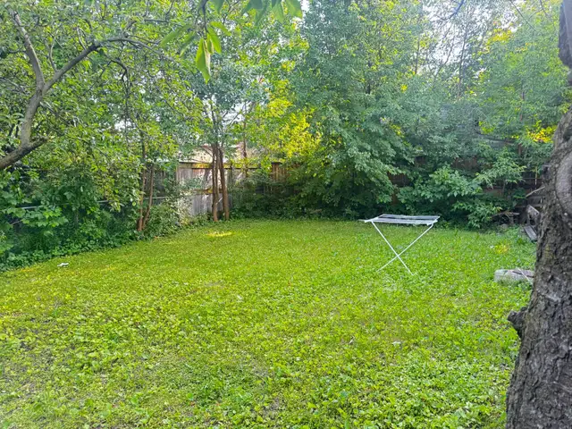 Private room or share - Photo 7