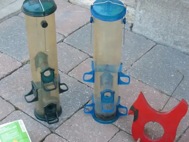 5 Bird Feeders, plus free gift - Photo 4