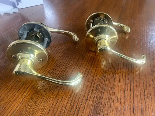 poignées de portes fini laiton