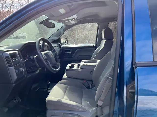 2015 Chevy Silverado 4X4 V6 - Photo 9