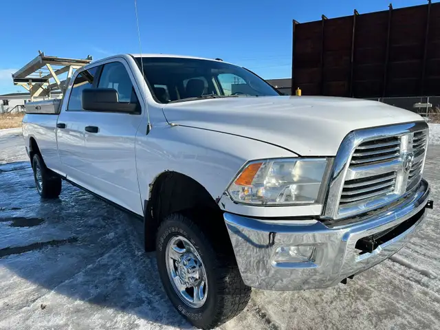 2018 Ram 2500 SLT 6.4L HEMI 4WD Crew Cab long Box - Photo 3