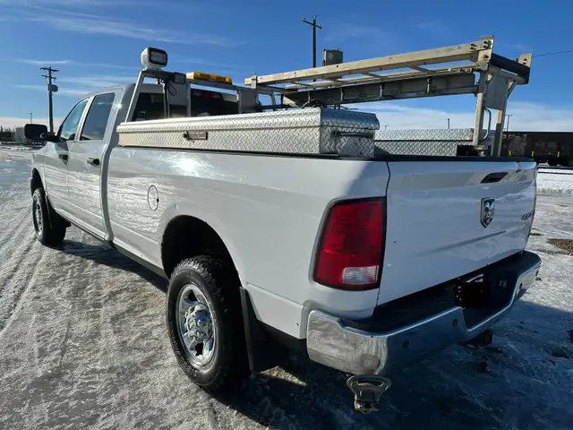 2018 Ram 2500 SLT 6.4L HEMI 4WD Crew Cab long Box - Photo 8
