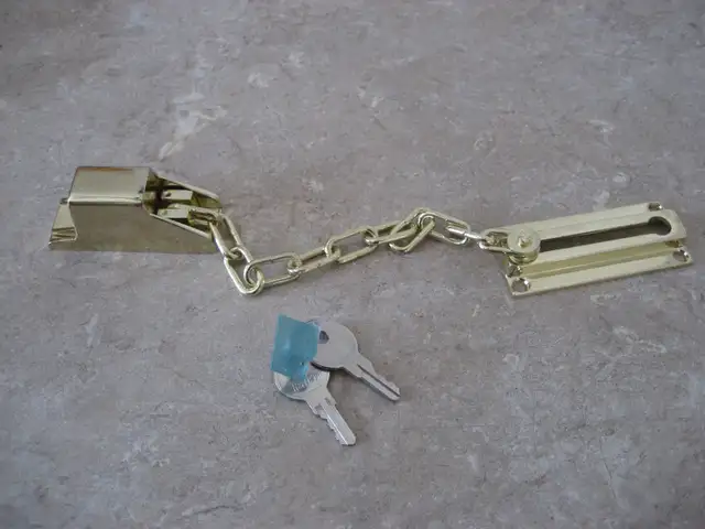 Keyed Chain Door Lock