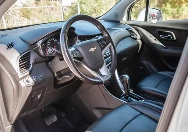 2020 Chevy Trax Premier AWD - Photo 6