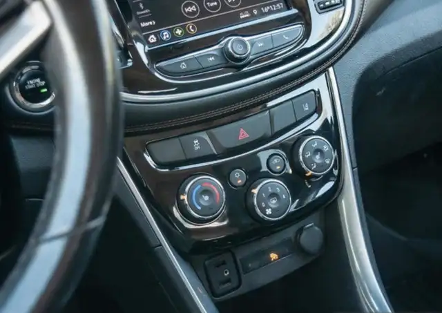 2020 Chevy Trax Premier AWD - Photo 7