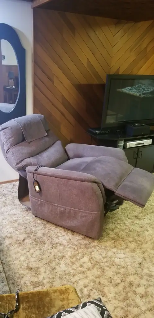 Power Lift chair/recliner - Photo 2