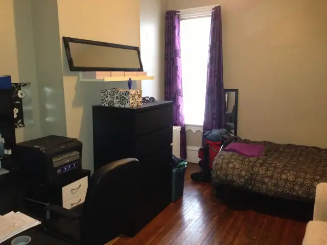 1 Bedroom Queen's apartment for MAY - Photo 3