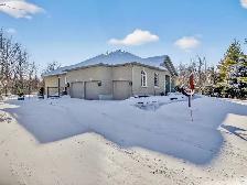 Beautiful bungalow in Greely for sale - 6196 Elkwood Dr
