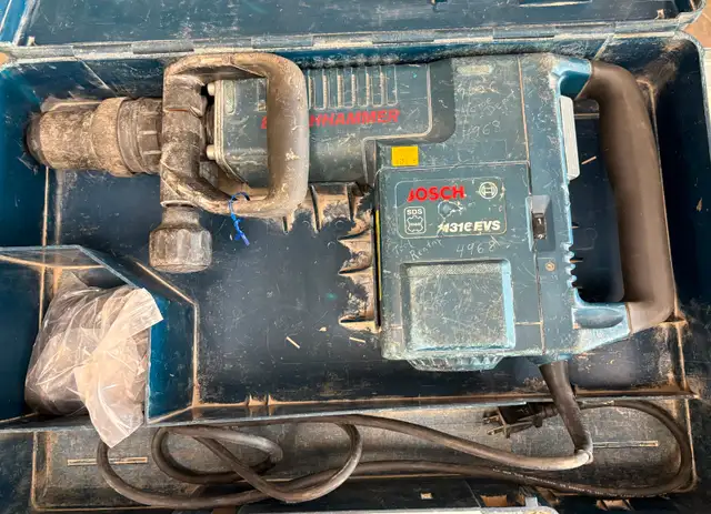 Bosch Corded Chipper in Case (Model: 11316evs )