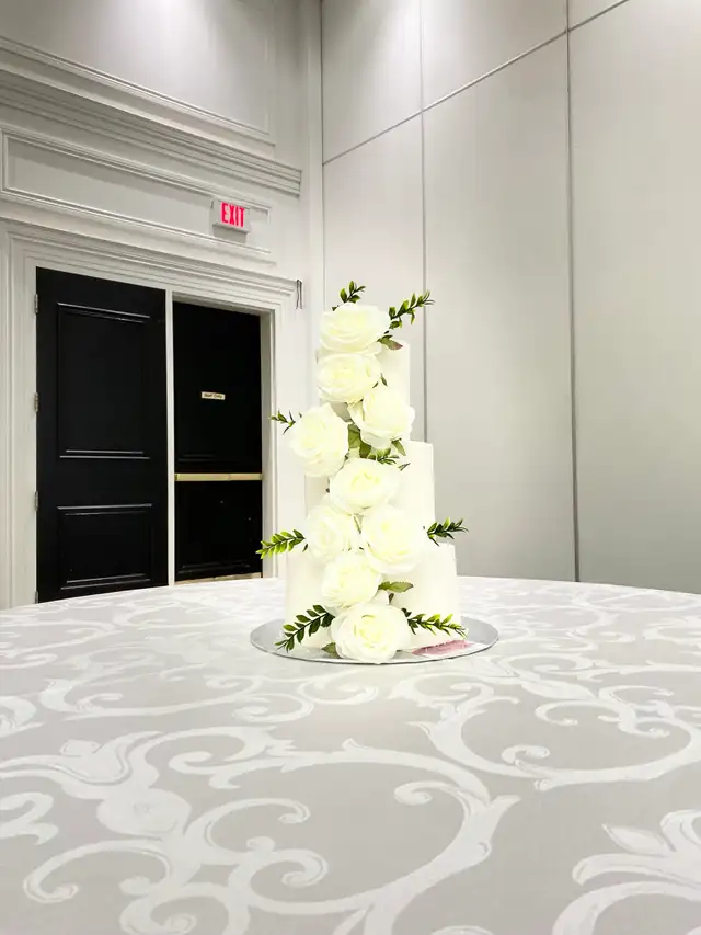 Milton Stunning wedding cakes GTA