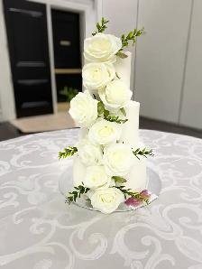 Milton Stunning wedding cakes GTA - Photo 6