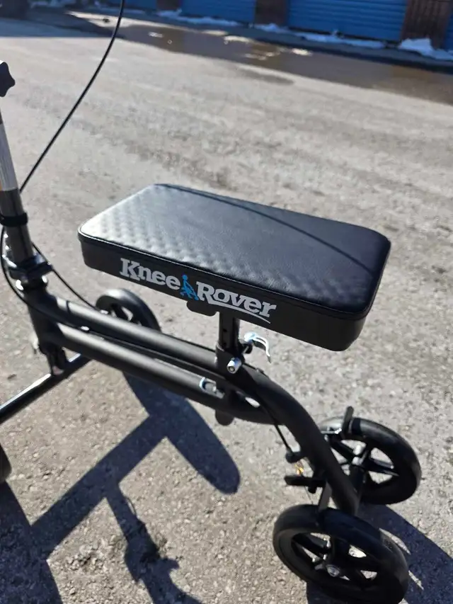 Knee Scooter - Excellent Condition - FREE Delivery - Photo 4